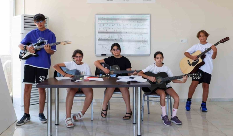 efelerde-yaz-kurslari-basliyor-NnZWmNRu.jpg