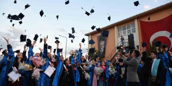 emet-myoda-mezuniyet-coskusu-jQrCl2vO.jpg