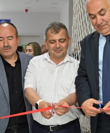 emirdag-mithatpasa-ortaokulundan-sanat-soleni-x8Cdwgvw.jpg