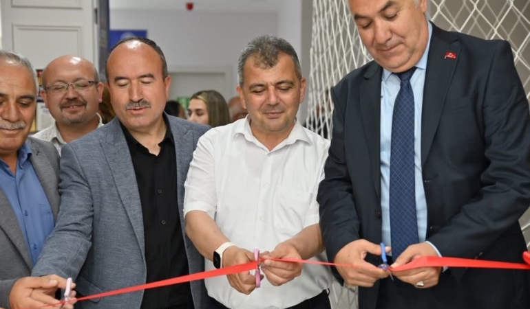 emirdag-mithatpasa-ortaokulundan-sanat-soleni-x8Cdwgvw.jpg
