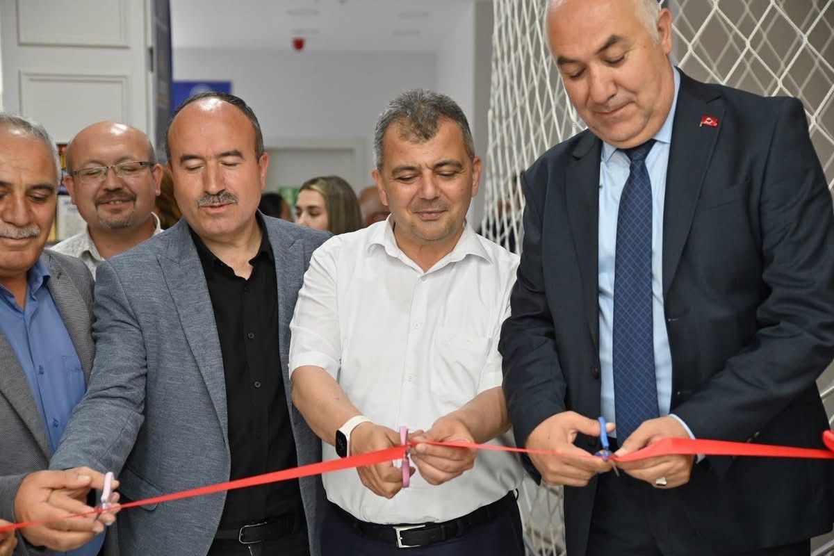 emirdag-mithatpasa-ortaokulundan-sanat-soleni-x8Cdwgvw.jpg