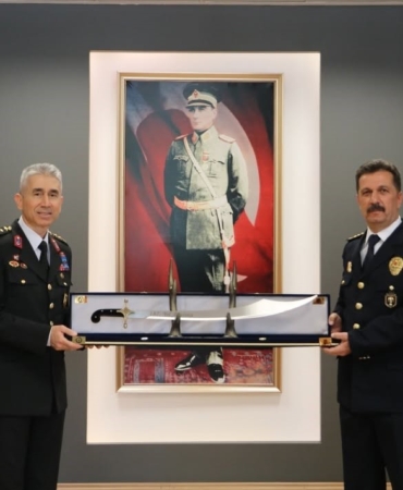 emniyet-teskilatindan-jandarmaya-anlamli-ziyaret-DZuLnKu5.jpg