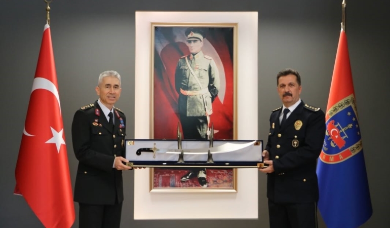 emniyet-teskilatindan-jandarmaya-anlamli-ziyaret-DZuLnKu5.jpg
