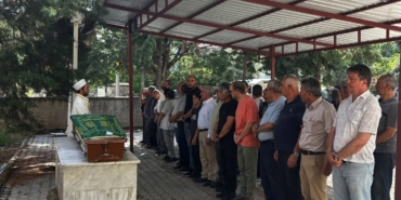 gazeteci-sozerinin-annesi-son-yolcuguna-ugurlandi-6BFwDLcR.jpg