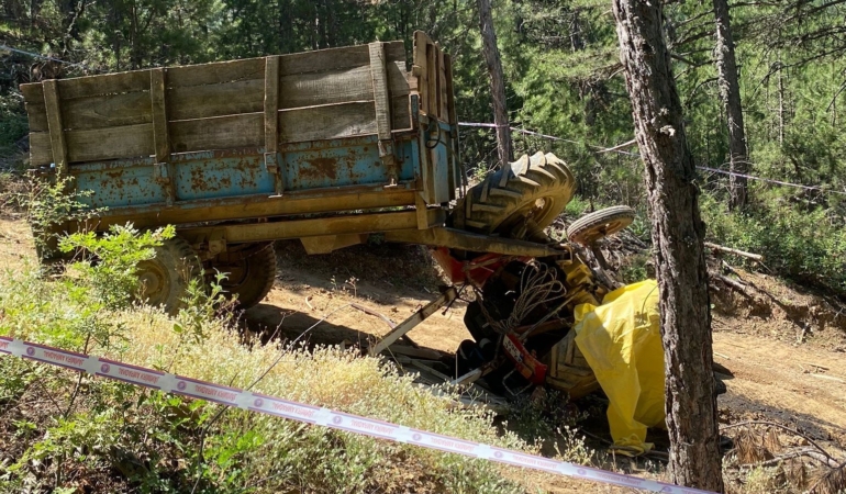 gedizde-traktor-takla-atti-1-olu-1-yarali-V4NqclFL.jpg
