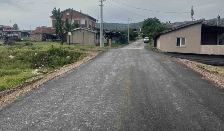gedizin-asikpasa-ve-yesilova-koylerinde-sicak-asfalt-sevinci-xiIvQVfD.jpg