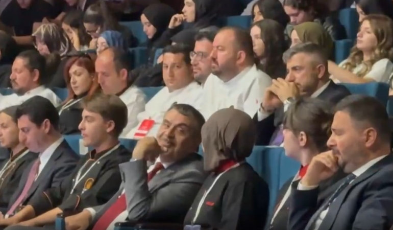 gedizli-ogrenci-bakan-yusuf-tekini-ilcelerine-davet-etti-mYTNFfSg.jpg