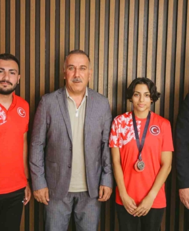 genclik-ve-spor-il-muduru-yigmatepe-basarili-sporcuyu-agirladi-gfjOLlKj.jpg