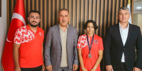 genclik-ve-spor-il-muduru-yigmatepe-basarili-sporcuyu-agirladi-gfjOLlKj.jpg