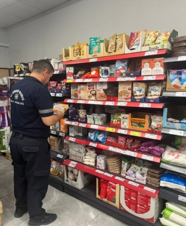 germencikte-zabita-ekipleri-marketlerde-etiket-ve-son-kullanma-tarihi-kontrolu-yapti-xyvgDwTg.jpg