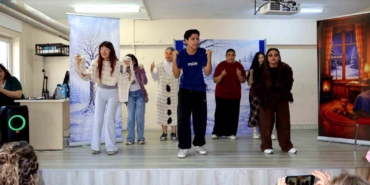 gezici-tiyatro-ogrencileri-sanatla-bulusturdu-JBFSryYA.jpg