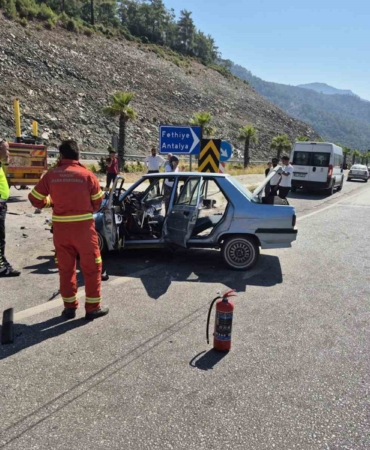 gocek-tuneli-cikisinda-sikismali-trafik-kazasi-3Ea98aya.jpg