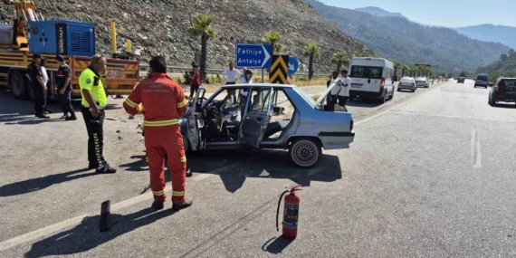 gocek-tuneli-cikisinda-sikismali-trafik-kazasi-3Ea98aya.jpg