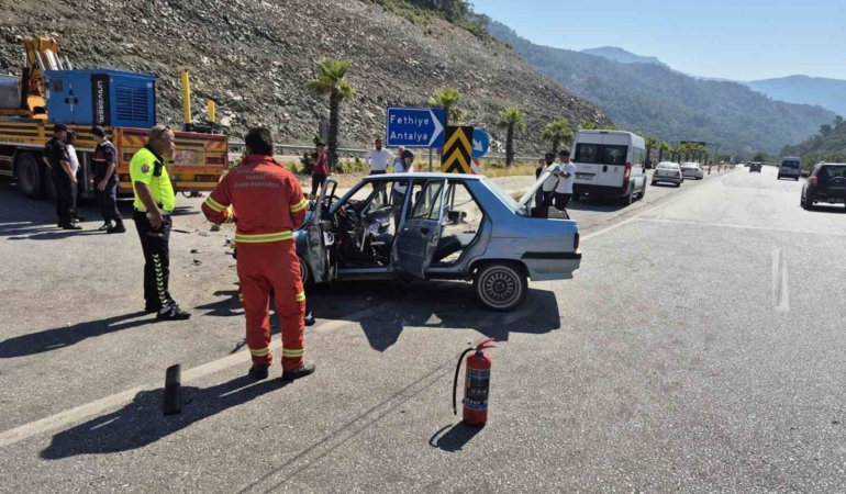 gocek-tuneli-cikisinda-sikismali-trafik-kazasi-3Ea98aya.jpg
