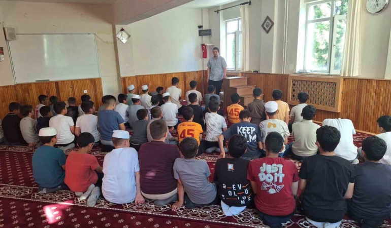 hafizlik-ogrencileri-teknoloji-bagimliligi-konusunda-bilgilendirildi-GmhrSql7.jpg