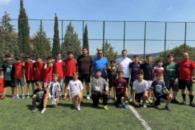 hali-sahada-ogrenciler-ogretmenlerle-bir-araya-geldi-uBG17vkZ.jpg