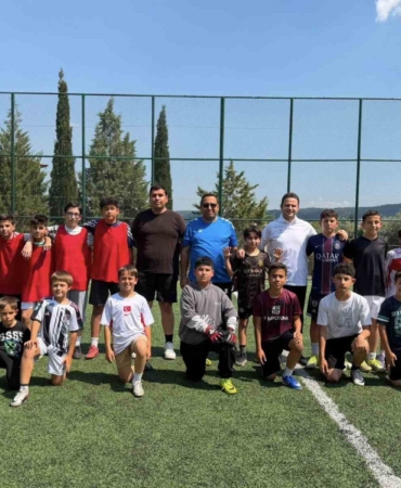 hali-sahada-ogrenciler-ogretmenlerle-bir-araya-geldi-uBG17vkZ.jpg