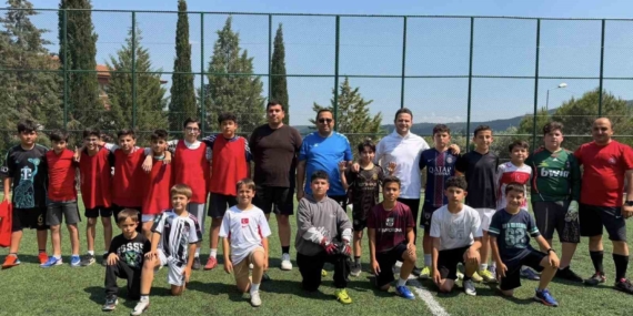 hali-sahada-ogrenciler-ogretmenlerle-bir-araya-geldi-uBG17vkZ.jpg