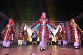 halk-danslari-gala-gecesi-buyuledi-E9Oevl4s.jpg