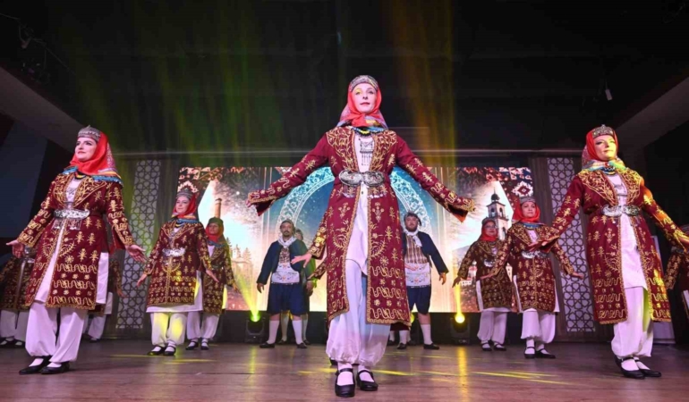 halk-danslari-gala-gecesi-buyuledi-E9Oevl4s.jpg