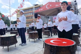 hatimle-pisirilen-asureler-vatandaslara-dagitildi-R3yL2zU8.jpg