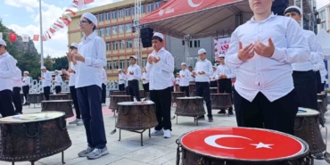 hatimle-pisirilen-asureler-vatandaslara-dagitildi-R3yL2zU8.jpg