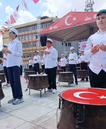 hatimle-pisirilen-asureler-vatandaslara-dagitildi-R3yL2zU8.jpg