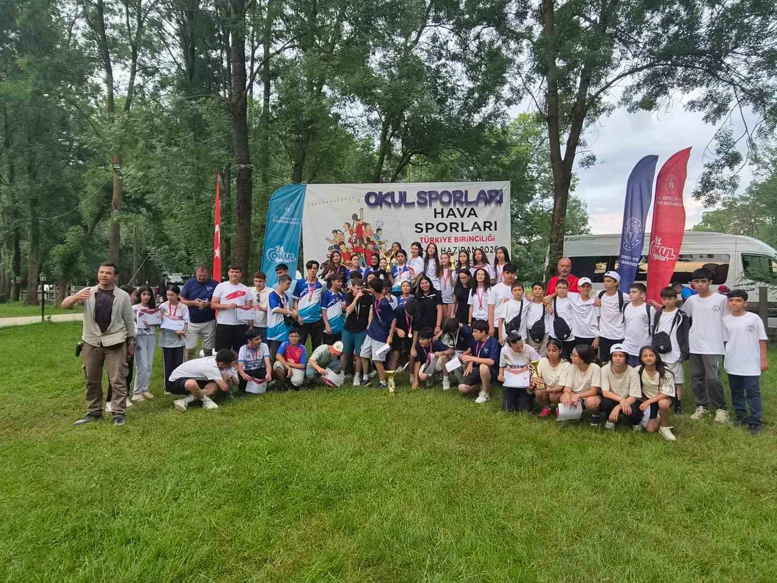 hava-sporlarinda-manisa-ruzgari-esti-RBDLkZ9m.jpg