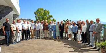 hayat-boyu-ogrenme-donem-sonu-degerlendirme-toplantisi-cesmede-yapildi-enlBXtbl.jpg