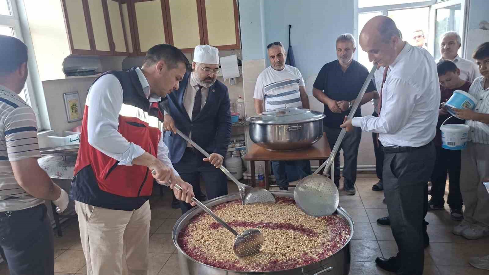 hisarcik-kutluhallar-koyunde-asure-gelenegi-surduruluyor-S5Uhy8yM.jpg