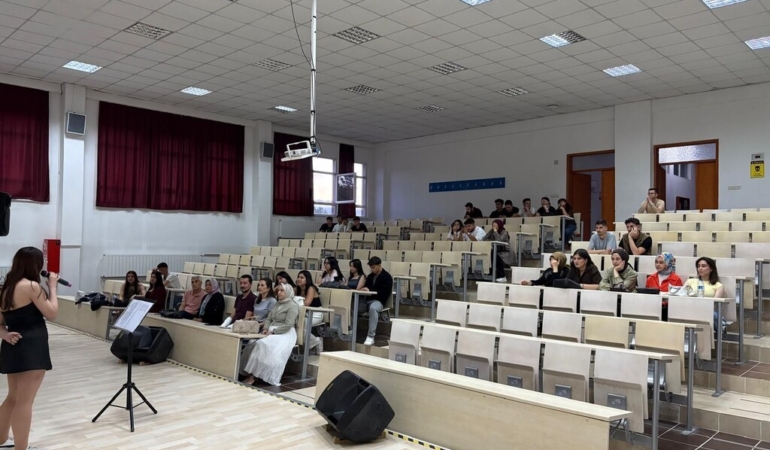 hisarcik-myo-bahar-yariyili-sonu-motivasyon-konseri-duzenlendi-7qgnsC5c.jpg