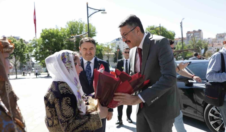 icisleri-bakan-yardimcisi-ali-celik-kutahyada-temaslarda-bulundu-RdNqHC2C.jpg