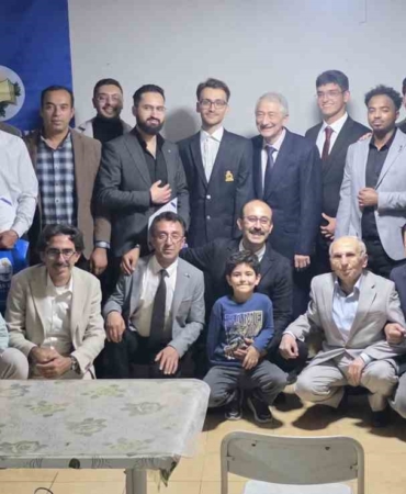 ihlas-vakfi-kutahya-huzur-erkek-ogrenci-yurdunda-mezuniyet-heyecani-1T83ENaF.jpg