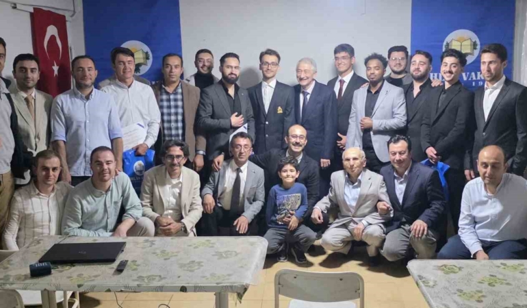 ihlas-vakfi-kutahya-huzur-erkek-ogrenci-yurdunda-mezuniyet-heyecani-1T83ENaF.jpg