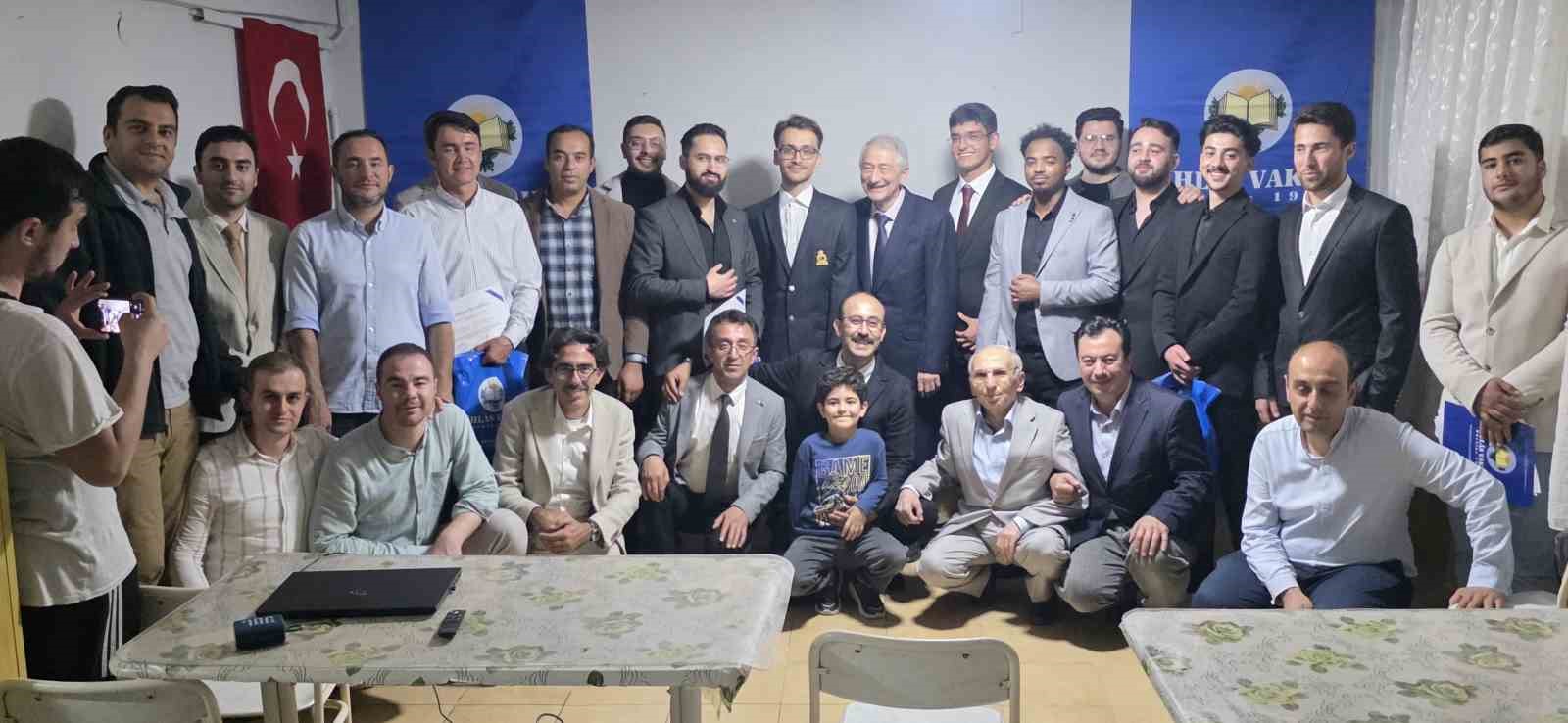 ihlas-vakfi-kutahya-huzur-erkek-ogrenci-yurdunda-mezuniyet-heyecani-1T83ENaF.jpg
