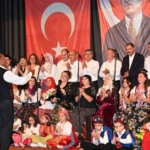 ilce-protokolunden-konserde-canli-performans-surprizi-euFNAuz1.jpg