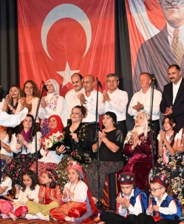 ilce-protokolunden-konserde-canli-performans-surprizi-euFNAuz1.jpg