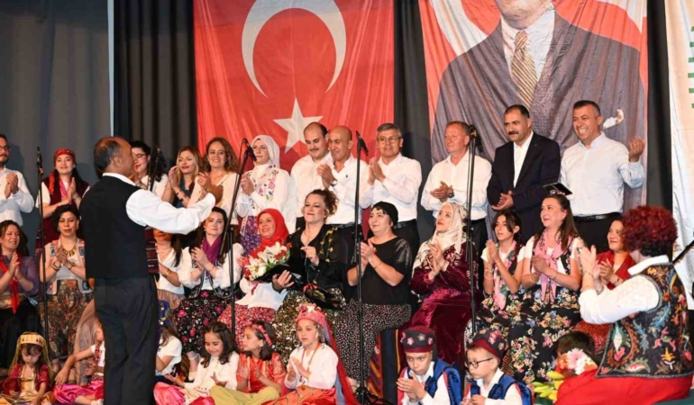 ilce-protokolunden-konserde-canli-performans-surprizi-euFNAuz1.jpg