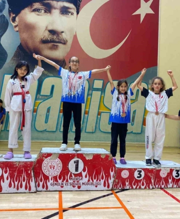 ilk-musabakalarinda-madalyaya-ulastilar-M2fNQHG1.jpg