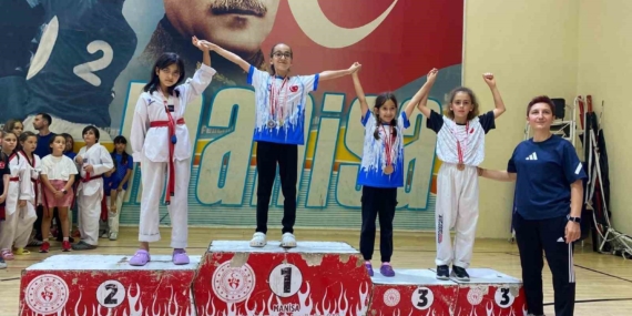 ilk-musabakalarinda-madalyaya-ulastilar-M2fNQHG1.jpg