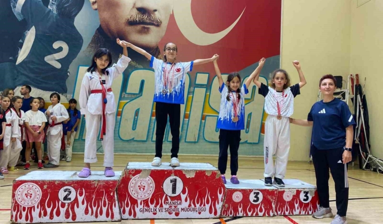 ilk-musabakalarinda-madalyaya-ulastilar-M2fNQHG1.jpg