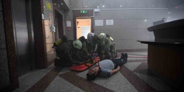 is-merkezinde-nefes-kesen-yangin-tatbikati-gXxhtSS4.jpg