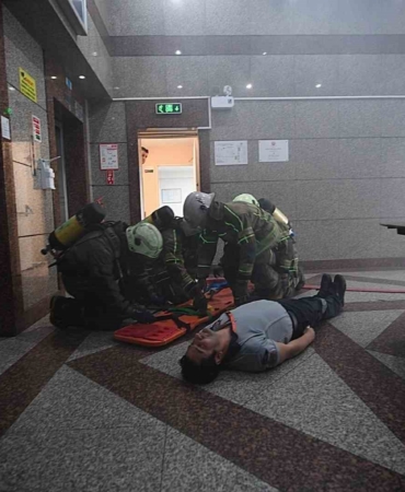 is-merkezinde-nefes-kesen-yangin-tatbikati-gXxhtSS4.jpg