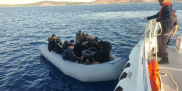izmir-aciklarinda-gocmen-operasyonu-4u-cocuk-65-duzensiz-gocmen-yakalandi-uFrLmt7k.jpg
