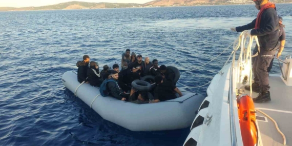 izmir-aciklarinda-gocmen-operasyonu-4u-cocuk-65-duzensiz-gocmen-yakalandi-uFrLmt7k.jpg