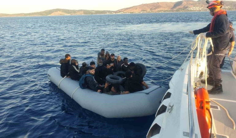 izmir-aciklarinda-gocmen-operasyonu-4u-cocuk-65-duzensiz-gocmen-yakalandi-uFrLmt7k.jpg