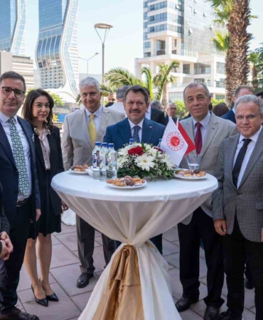 izmir-adliyesinde-geleneksel-bayramlasma-toreni-tebqPTTI.jpg