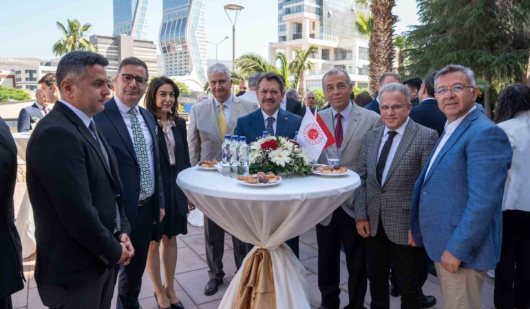 izmir-adliyesinde-geleneksel-bayramlasma-toreni-tebqPTTI.jpg