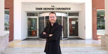 izmir-ekonomili-akademisyene-prestijli-odul-JU4KtSXy.jpg