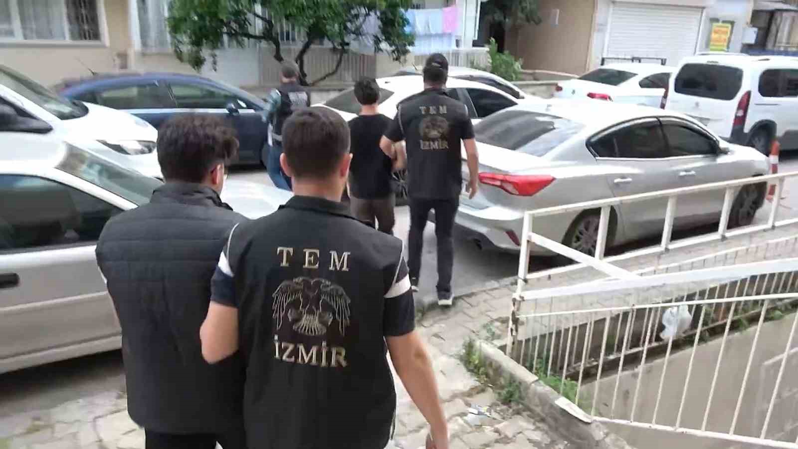 izmir-merkezli-12-ilde-feto-operasyonunda-41-tutuklama-3IamIPcu.jpg